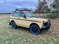 Gelb Gebraucht 2010 Lada niva SUV | 5.990 € (Teuer)