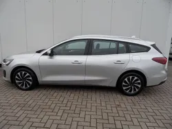Silber Gebraucht 2023 Ford Focus Titanium Limousine | 18.800 € (Guter Preis)