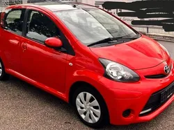 Rot Gebraucht 2014 Toyota Aygo Kleinwagen | 3.950 € (Fairer Preis)