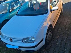 Weiß Gebraucht 2000 VW Golf Limousine | 2.700 € (Etwas zu teuer)