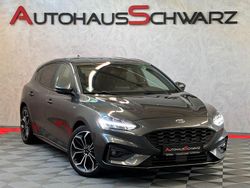 Grau Gebraucht 2018 Ford Focus ST-Line Limousine | 16.490 € (Fairer Preis)
