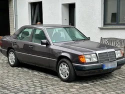 Andere außenfarben Gebraucht 1992 Mercedes E230 Limousine | 2.900 €