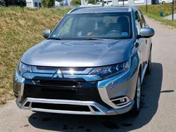 Silber Gebraucht 2020 Mitsubishi Outlander P-HEV Plus SUV | 26.600 € (Fairer Preis)