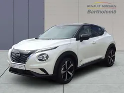 Pearl white/black m Gebraucht 2024 Nissan Juke Tekna SUV | 29.900 € (Teuer)