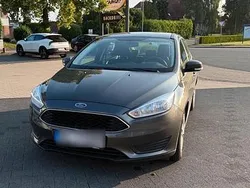 Grau Gebraucht 2017 Ford Focus Limousine | 9.700 € (Guter Preis)