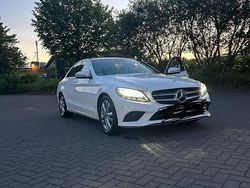 Weiß Gebraucht 2018 Mercedes C220 Limousine | 24.999 € (Etwas zu teuer)