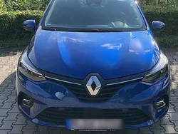 Blau Gebraucht 2021 Renault Clio V Intens Kleinwagen | 9.999 €