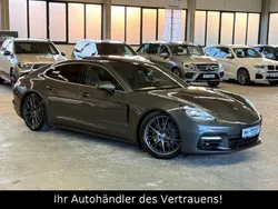 Grau Gebraucht 2018 Porsche Panamera 4S Sport Limousine | 61.999 € (Etwas zu teuer)