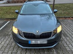 Grau Gebraucht 2019 Skoda Octavia Kombi | 9.600 € (Fairer Preis)