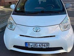 Weiß Gebraucht 2010 Toyota iQ Kleinwagen | 5.900 € (Fairer Preis)
