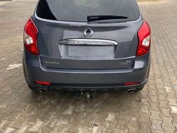 Grau Gebraucht 2017 Ssangyong (KGM) Korando Sapphire SUV | 9.950 € (Fairer Preis)