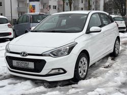 Weiß Gebraucht 2016 Hyundai i20 GO! Kleinwagen | 7.490 € (Fairer Preis)