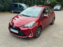 Rot Gebraucht 2018 Toyota Yaris Hybrid Team Kleinwagen | 12.990 € (Guter Preis)