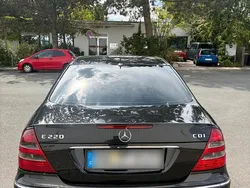 Schwarz Gebraucht 2025 Mercedes E220 Limousine | 2.800 €