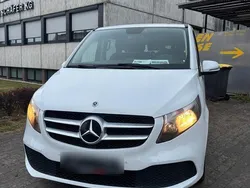 Weiß Gebraucht 2021 Mercedes V220 Van / Kleinbus | 25.999 € (Guter Preis)