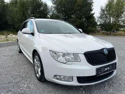 Weiß Gebraucht 2011 Skoda Superb Elegance Kombi | 8.700 € (Fairer Preis)