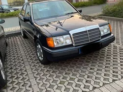Blau Gebraucht 1990 Mercedes E260 Limousine | 11.000 €