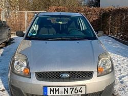 Grau Gebraucht 2006 Ford Fiesta Ambiente Limousine | 2.150 € (Fairer Preis)