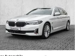 Weiß Gebraucht 2022 BMW 530e Luxury Line Kombi | 36.790 € (Fairer Preis)