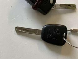 Rot Gebraucht 2010 Peugeot 207 Premium Cabrio | 2.000 € (Guter Preis)