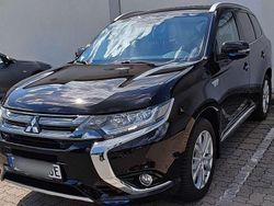 Schwarz Gebraucht 2017 Mitsubishi Outlander P-HEV SUV | 20.500 € (Teuer)