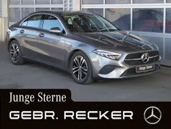 Grau Gebraucht 2023 Mercedes A200 Advanced Limousine | 29.900 € (Fairer Preis)