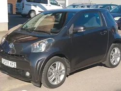 Grau Gebraucht 2010 Toyota iQ Kleinwagen | 7.250 € (Etwas zu teuer)