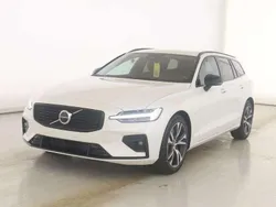 Crystal white pearl / metallic Gebraucht 2024 Volvo V60 Plus Kombi | 39.990 € (Fairer Preis)