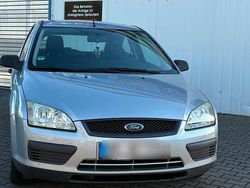 Grau Gebraucht 2005 Ford Focus Kleinwagen | 1.200 €