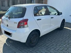 Weiß Gebraucht 2010 Toyota Yaris Limousine | 4.200 € (Fairer Preis)