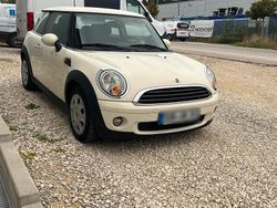 Weiß Gebraucht 2009 Mini ONE Kleinwagen | 2.150 € (Fairer Preis)
