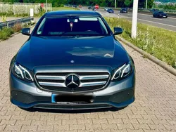 Grau Gebraucht 2016 Mercedes E220 Limousine | 23.000 € (Fairer Preis)