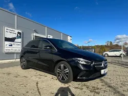 Schwarz Gebraucht 2022 Mercedes B200 Progressive Van / Kleinbus | 32.190 € (Teuer)