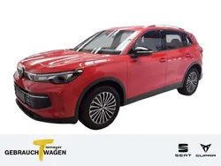 Rot Gebraucht 2024 VW Tiguan Goal SUV | 32.870 € (Guter Preis)