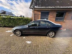 Schwarz Gebraucht 2001 Mercedes C180 Elegance Limousine | 3.800 € (Fairer Preis)