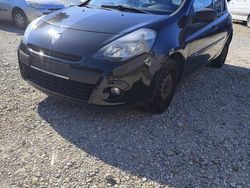 Schwarz Gebraucht 2010 Renault Clio III Kleinwagen | 2.000 €