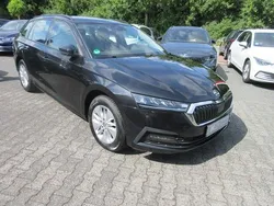 Blackmagic perleffekt Gebraucht 2022 Skoda Octavia Ambition Kombi | 21.988 € (Guter Preis)