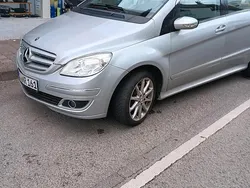 Silber Gebraucht 2006 Mercedes B170 Van / Kleinbus | 1.900 €