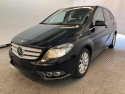 Kosmosschwarz Gebraucht 2013 Mercedes 180 Limousine | 8.950 € (Superpreis)