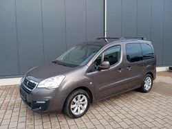 Grau Gebraucht 2017 Peugeot Partner Tepee Allure Van / Kleinbus | 9.900 € (Fairer Preis)