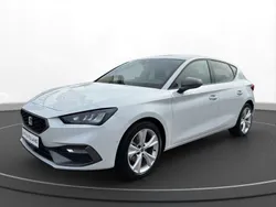 Weiß (glacial weiss) Neu 2025 Seat Leon FR Limousine | 33.690 € (Etwas zu teuer)