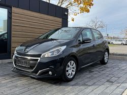 Grau Gebraucht 2017 Peugeot 208 Active Kleinwagen | 7.900 € (Fairer Preis)