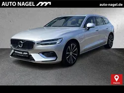 Bright silver / Gebraucht 2022 Volvo V60 Core Kombi | 30.800 € (Guter Preis)
