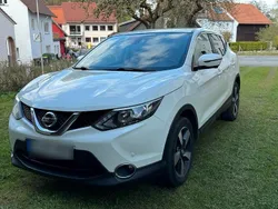 Weiß Gebraucht 2016 Nissan Qashqai SUV | 12.500 € (Etwas zu teuer)