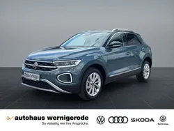 Blau Gebraucht 2024 VW T-Roc Style SUV | 30.240 € (Fairer Preis)