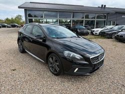 Schwarz Gebraucht 2015 Volvo V40 CC Momentum Kombi | 8.900 € (Fairer Preis)