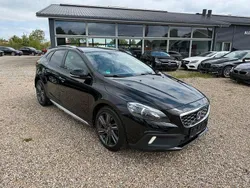 Schwarz Gebraucht 2015 Volvo V40 CC Momentum Kombi | 9.900 € (Fairer Preis)