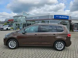 Braun Gebraucht 2017 VW Touran Highline Van / Kleinbus | 17.899 € (Guter Preis)