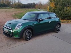 Grün Gebraucht 2023 Mini Cooper SE Classic Kleinwagen | 17.900 € (Superpreis)