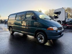 Grün Gebraucht 2002 Toyota HiAce Van / Kleinbus | 5.250 €